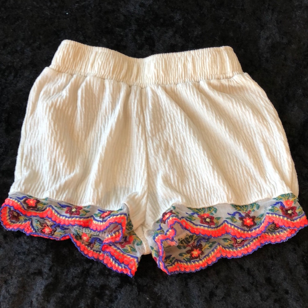 Off-The-Shoulder Top & Matching Shorts - Picture 2 of 4